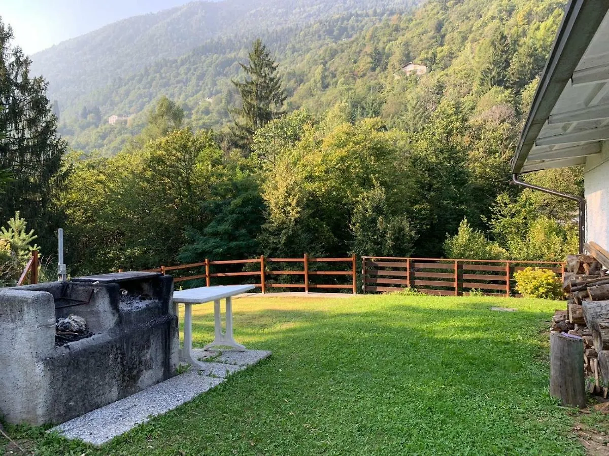 Villetta nel verde Villa Sondrio Italia